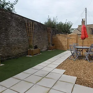 https://fryers-cottage.yorkshirehotels.net